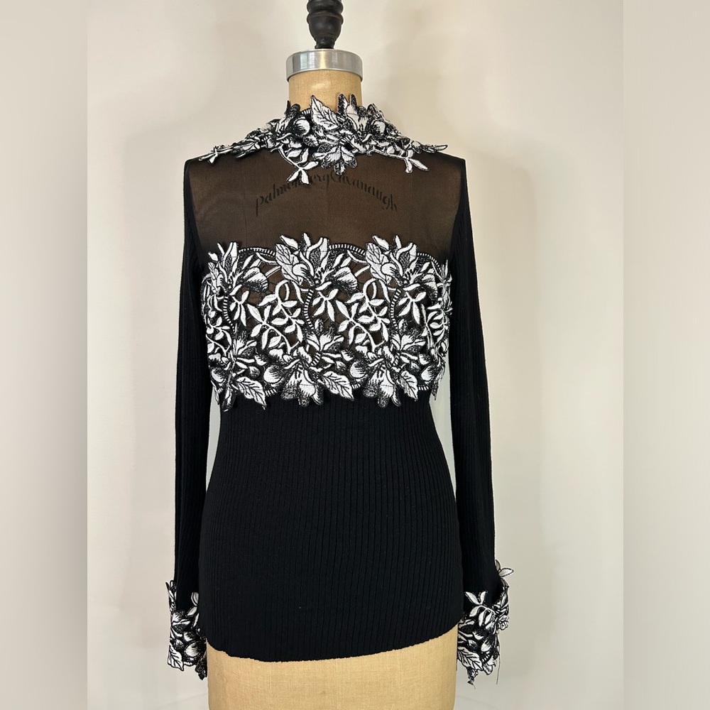 Venus Large Black Sweater With Back Zipper Closure